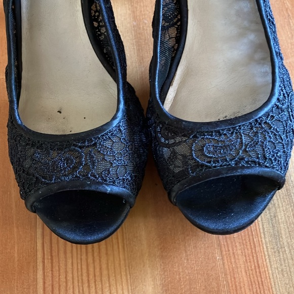 Nine West Lace Heels Size 9 - Picture 2 of 7